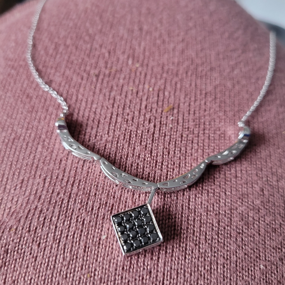 Transforming Necklace & Earring Set - Picture 8 of 14